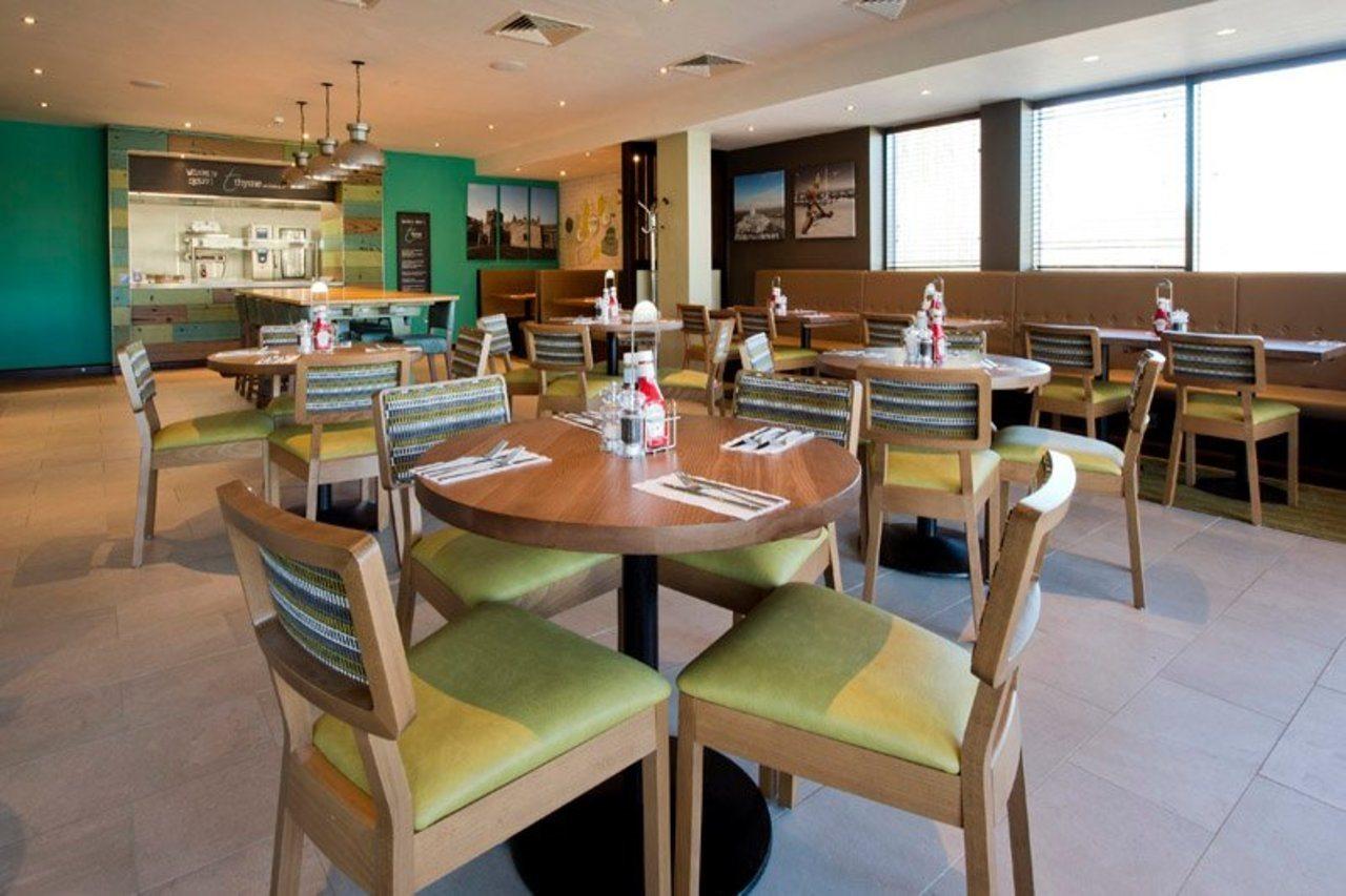 Premier Inn ホーリーヘッド エクステリア 写真