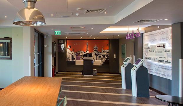Premier Inn ホーリーヘッド エクステリア 写真